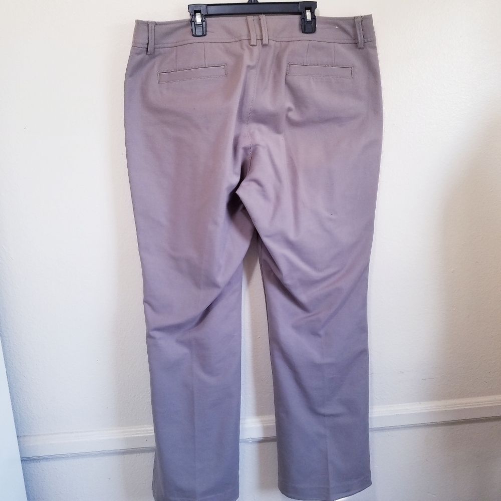 Eddie Bauer Blakely, Khaki Pants Fit 16…‎ - Picture 7 of 7